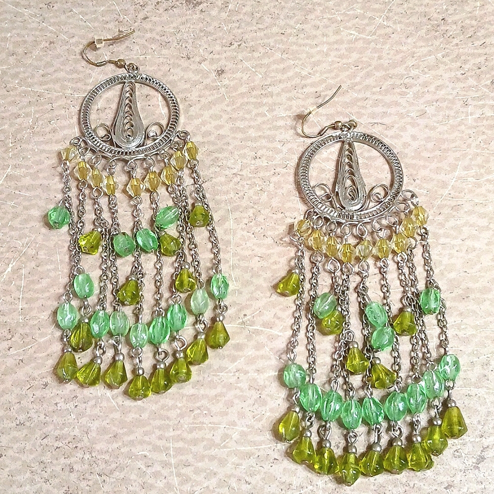 (FIND) Elegant Silver and Green Stone Chandelier Earrings